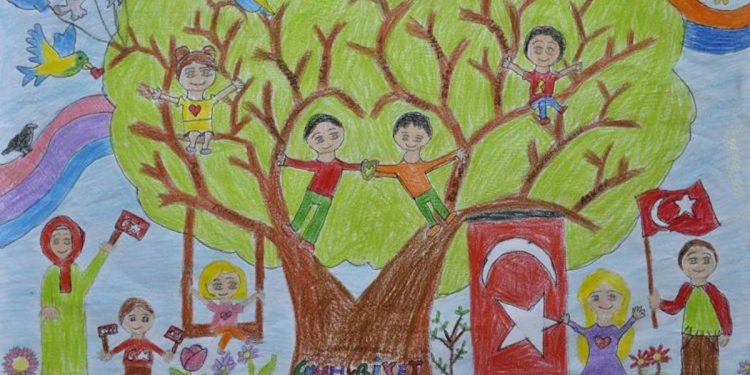 Minik Ressamlar Hem Cumhuriyet’i Hem de Umudu Resmetti