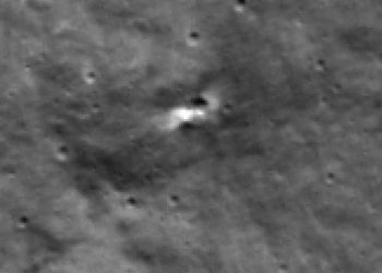 NASA imgeleri yayınladı: Rusya’nın Ay yüzeyine çarpan uzay aracı 10 metre çapında krater oluşturdu
