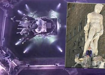 Neptün Çeşmesi’ne ziyan veren turiste para cezası