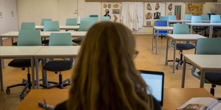 Öğretmenlerin 2. yer değiştirme (il içi ve vilayet dışı tayin) başvurusu başladı! Mazerete bağlı yer değiştirme müracaat kılavuzu yayında