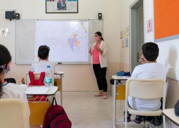 Okullarda öğretmenlerin önlük giymesi zarurî mu? MEB’den önlük zaruriliği açıklaması!