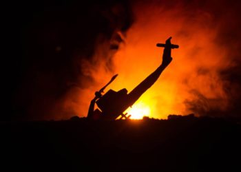 Pakistan’da askeri helikopter düştü