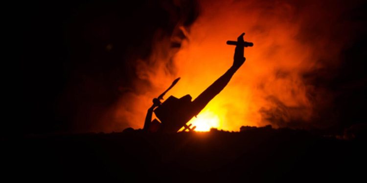 Pakistan’da askeri helikopter düştü