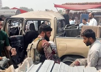 Pakistan’da bombalı akın