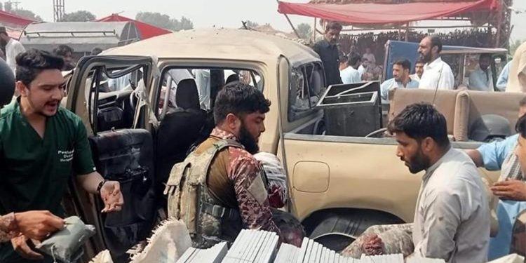 Pakistan’da bombalı akın