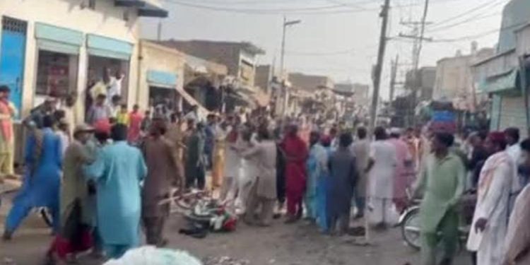 Pakistan’da patlama: 5’i çocuk 8 meyyit