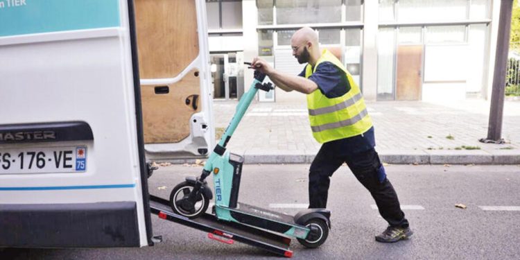 Paris scooter’ı yasakladı