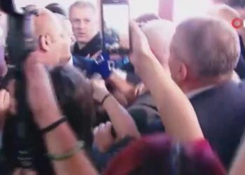 Parlamentoda şoke eden anlar! Vekiller bir anda birbirine girdi…