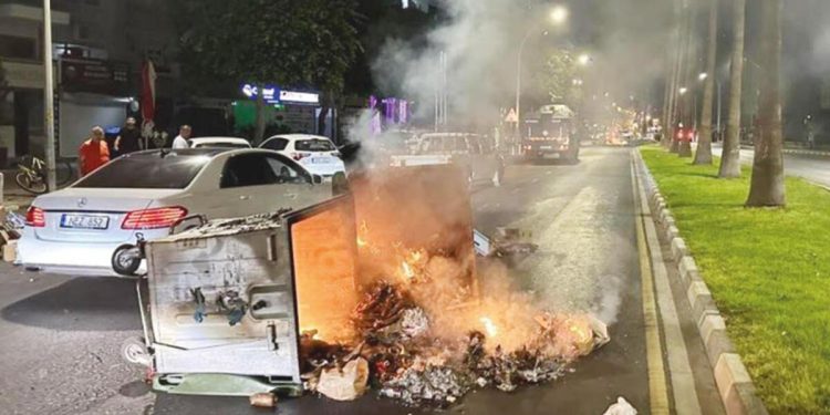 Rum polisi seyretti, ırkçılar saldırdı! Limasol’da Suriyelilere gece baskını