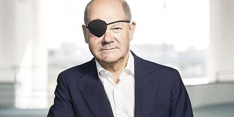 Scholz korsan bantlı fotoğrafını paylaştı