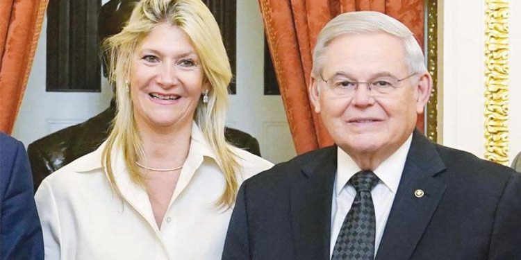 Senatör Menendez yolsuzlukla suçlandı