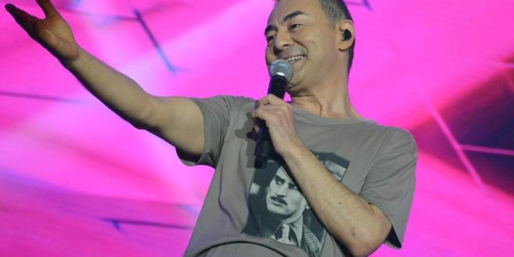 Serdar Ortaç 10 konserde 35 bin müzikseverle buluştu