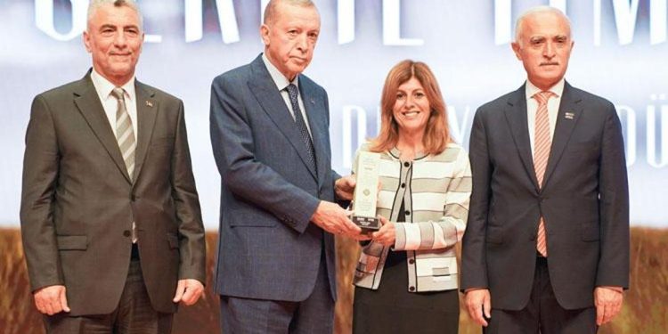 Serpil Timuray’a İş Dünyası Mükafatı