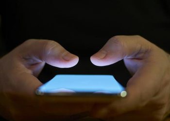 TELEFONLA OKULA GİTMEK YASAK MI? Cep telefonları okullarda toplanacak mı? Derse telefonla girme konusunda son açıklama!