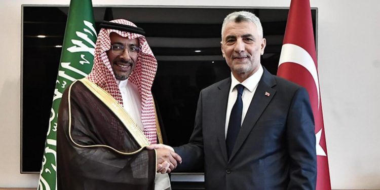 Ticaret Bakanı Ömer Bolat, Suudi Arabistan Sanayi ve Maden Kaynakları Bakanı Alkhorayef ile görüştü