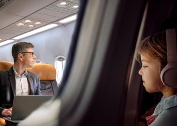 Toplumsal medya ikiye bölündü… Uçaklarda ‘çocuksuz alan’ devri