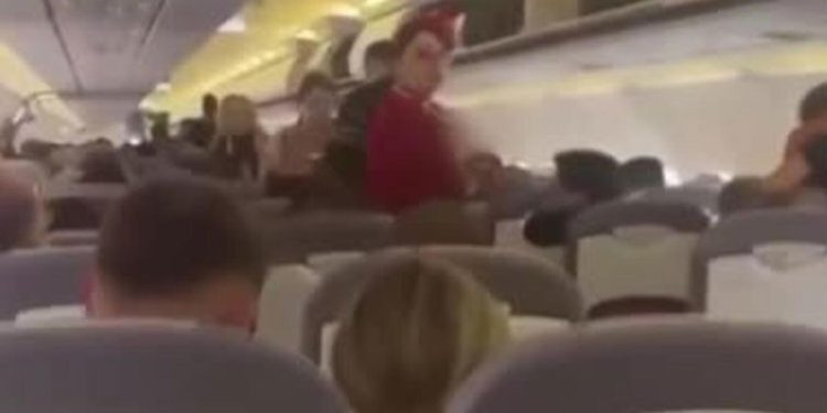 Türk gencini öldürdüğü tez edilen kuşkulu uçakta yakalandı