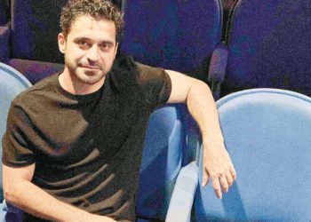 Uğur Uzunel, televizyondan kazandığını tiyatroya yatırdı