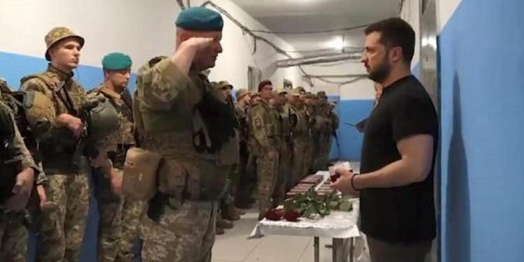 Ukrayna’dan Rusya’ya İHA saldırısı… Ukrayna önderi Zelenski cephe çizgisinde