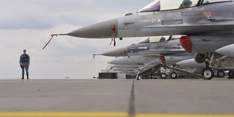 Ukraynalı pilotlar Arizona’da eğitilecek