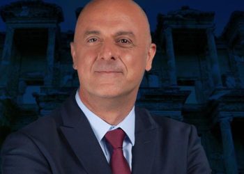 Ümit Özlale kimdir? GÜZEL Parti İzmir Büyükşehir Belediye Lider Adayı Ümit Özlale meslek ve biyografi bilgileri