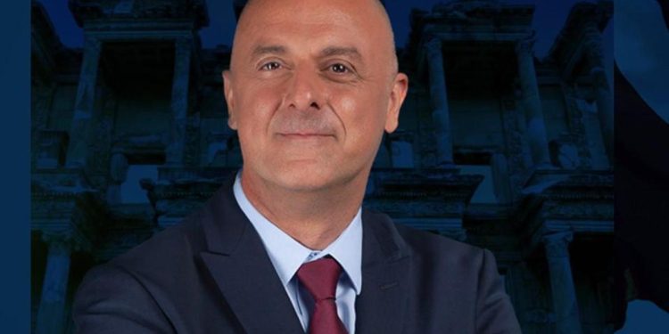 Ümit Özlale kimdir? GÜZEL Parti İzmir Büyükşehir Belediye Lider Adayı Ümit Özlale meslek ve biyografi bilgileri