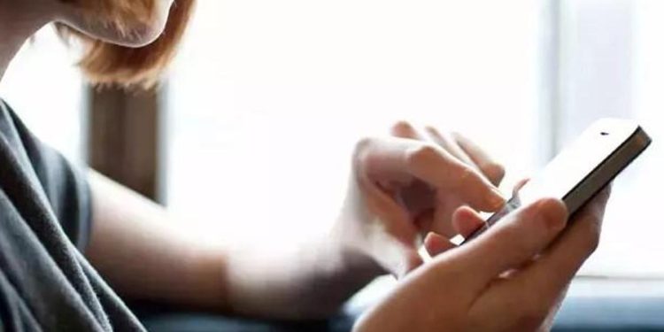 Üniversite öğrencilerine cep telefonu dayanağı… Ayrıntılar belirli oldu