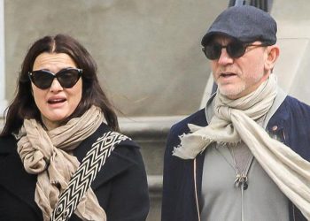 Ünlü çiftin alakası kalın perdeler altında… Düğünlerine yalnızca dört kişi katılmıştı… Kız da babasına benziyor işte!