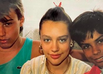 Ünlü sanatçı gözyaşlarıyla paylaştı… ‘Hayat hepimizi bir yerlere savurmuş’