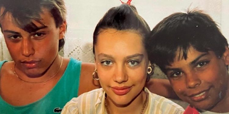 Ünlü sanatçı gözyaşlarıyla paylaştı… ‘Hayat hepimizi bir yerlere savurmuş’