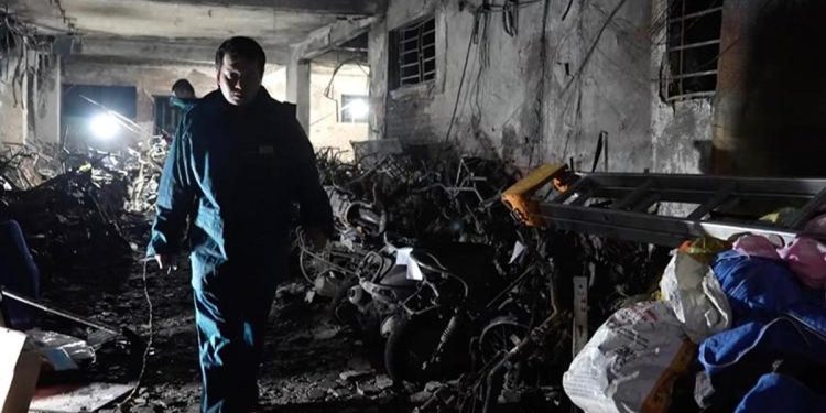 Vietnam’daki yangında meyyit sayısı 56’ya yükseldi