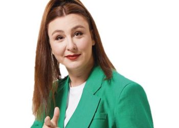 Yasemin Sakallıoğlu: Eşimle yazışarak tartışıyoruz