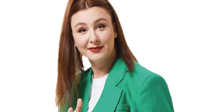 Yasemin Sakallıoğlu: Eşimle yazışarak tartışıyoruz