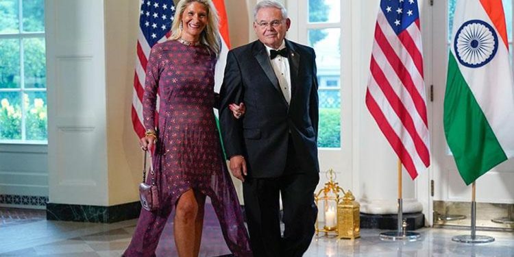 Yüz binlerce dolarlık yolsuzluk suçlaması… Türk düşmanı senatöre şok