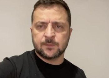 Zelenski duyurdu: Rusya yardım vazifelilerinin aracını vurdu