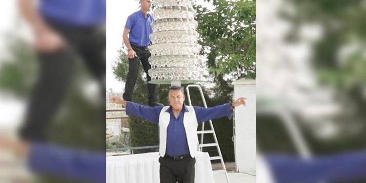 319 bardakla dans rekoru