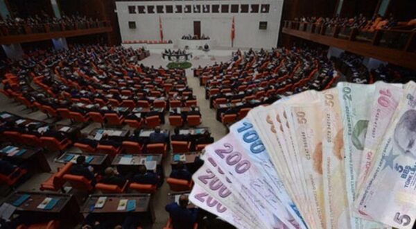 Emekliye 5 bin TL ikramiye maddesi meclisten geçti