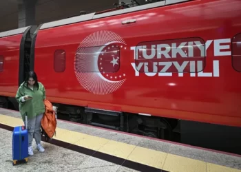 YHT 100. yıla özel kostümle sefere çıktı