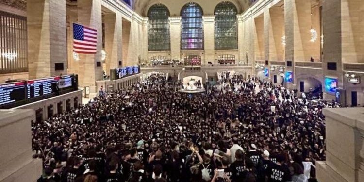 ABD’li Musevilerden oturma eylemi! Gazze’de ateşkes istediler