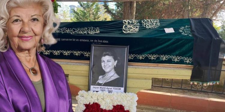 “Annem, tiyatro topluluğuna küskün gitti”  Jeyan Mahfi Ayral Tözüm’e veda