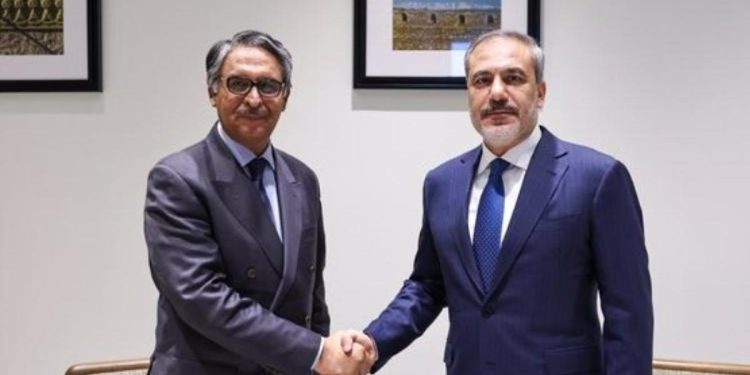 Bakan Fidan, Pakistan Dışişleri Bakan ile görüştü