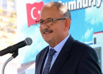 Bakan Özhaseki ortaokul açılış merasimine katıldı: 3 milyon 700 bin kitabı öğrencilerimize parasız veriyoruz