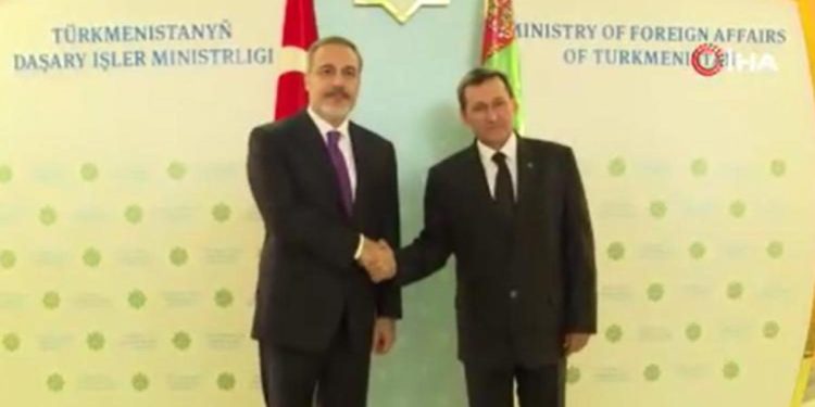 Bakanı Fidan, Türkmenistanlı mevkidaşı ile görüştü