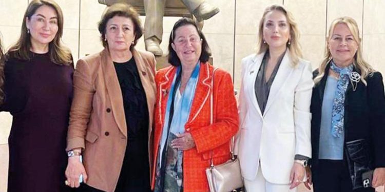 Bakü’de yardım gecesi