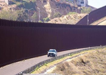 Biden’dan göç siyasetinde geri adım… Meksika hududundaki duvar uzatılacak