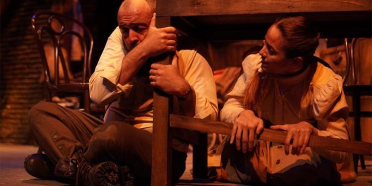 Bombardıman altında hayat gayreti