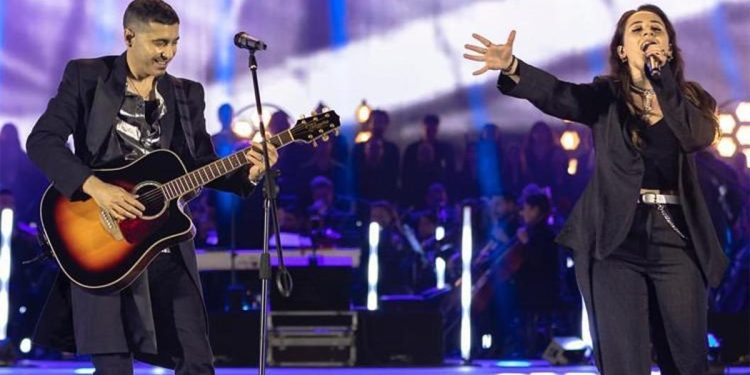 Bu kere sahne torunlarda!