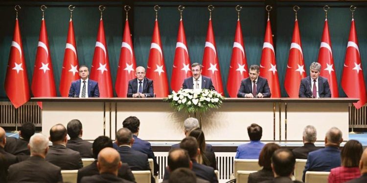 Cumhurbaşkanı Yardımcısı Cevdet Yılmaz 2024 bütçesi için konuştu: Bütçede öncelik hayat pahalılığı