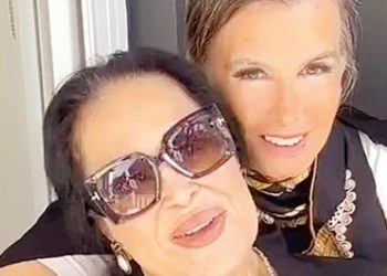 Cumhuriyet  bayanları Türkan Şoray ile Filiz Akın buluştu