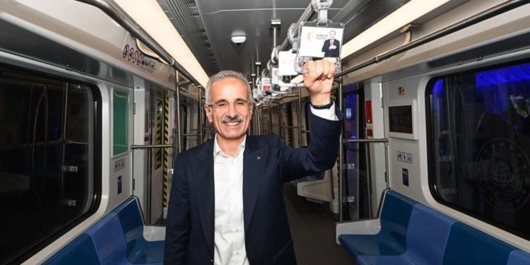 Dev metro Pendik-Sabiha Gökçen çizgisi 1 yaşında